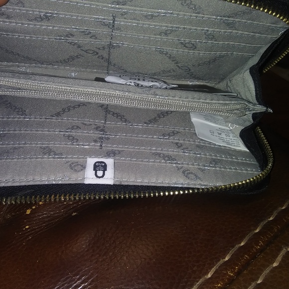 NEW Baggallinni wallet!! - Picture 4 of 5